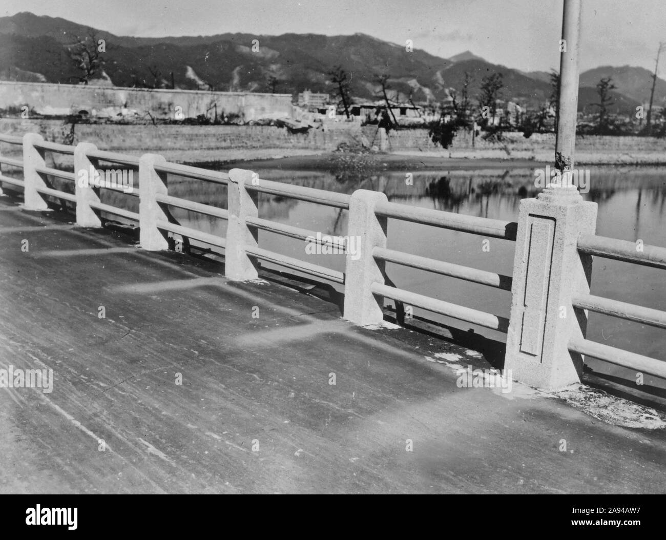Nagasaki, Japan waterfront nach der Atombombe Detonation. Foto 17. März 1948 Stockfoto
