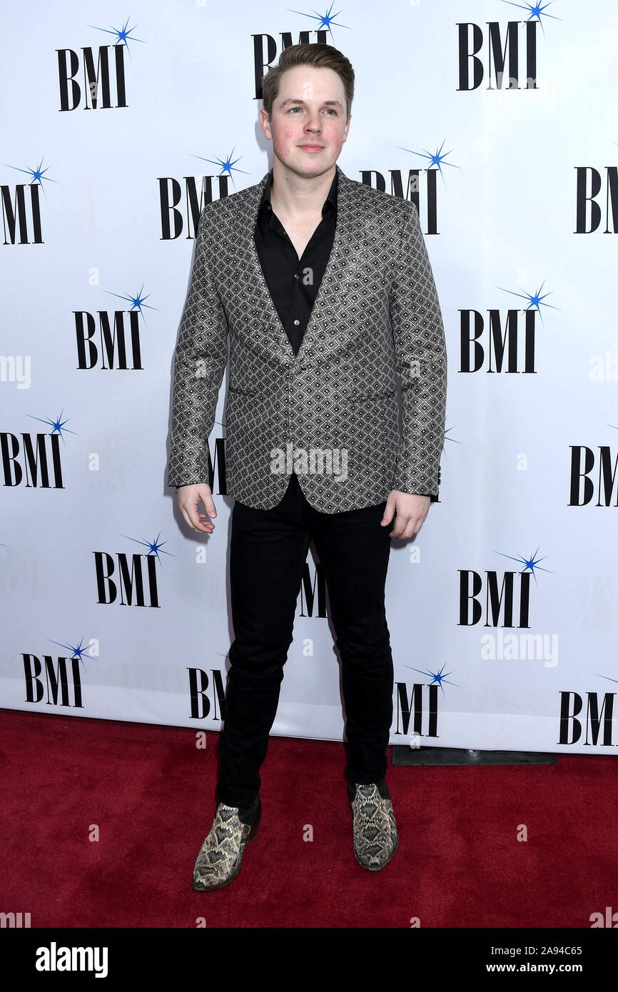 Nashville, Tennessee, USA. 12 Nov, 2019. 12 November 2019 - Nashville, Tennessee - Travis Denning. 2019 BMI Land Auszeichnungen gehalten an BMI Music Row Hauptquartier. Foto: Laura Farr/AdMedia/MediaPunch Credit: MediaPunch Inc/Alamy leben Nachrichten Stockfoto