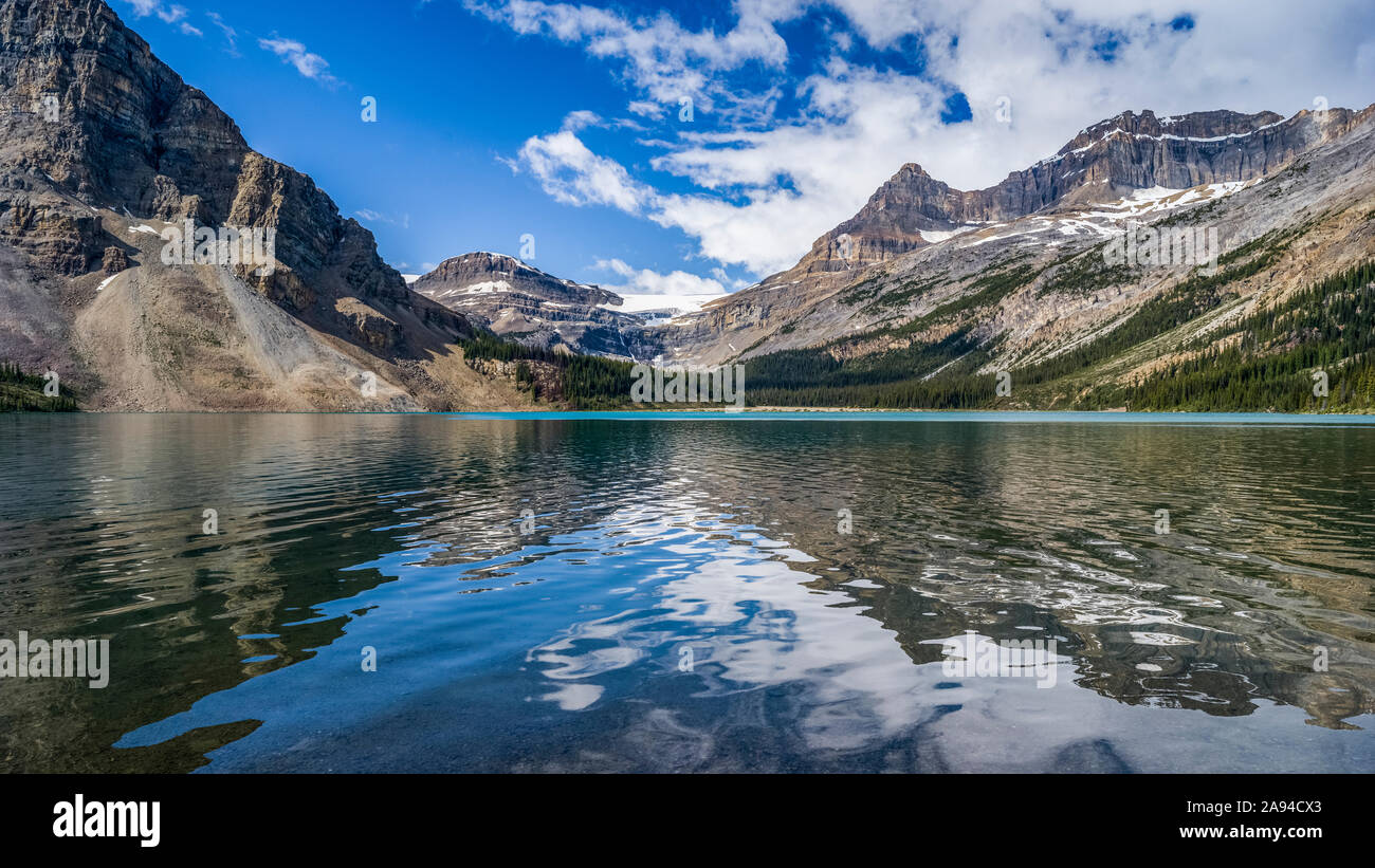 Bow Lake in den Rocky Mountains des Banff National Park entlang des Icefield Parkway; Improvement District No. 9, Alberta, Kanada Stockfoto