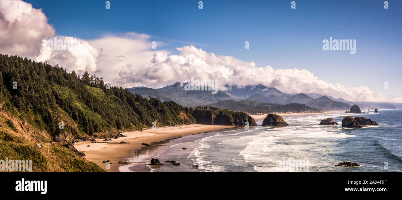 Die Strände erstrecken sich vom Ecola State Park bis zum Arch Cape an der Küste von Oregon, Crescent Beach und Canon Beach; Cannon Beach, Oregon, USA Stockfoto