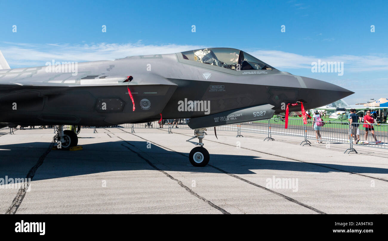 Die United States Air Force F-35 Lightning II sitzt auf statische Anzeige an den 2016 Vectren Dayton Airshow. Stockfoto
