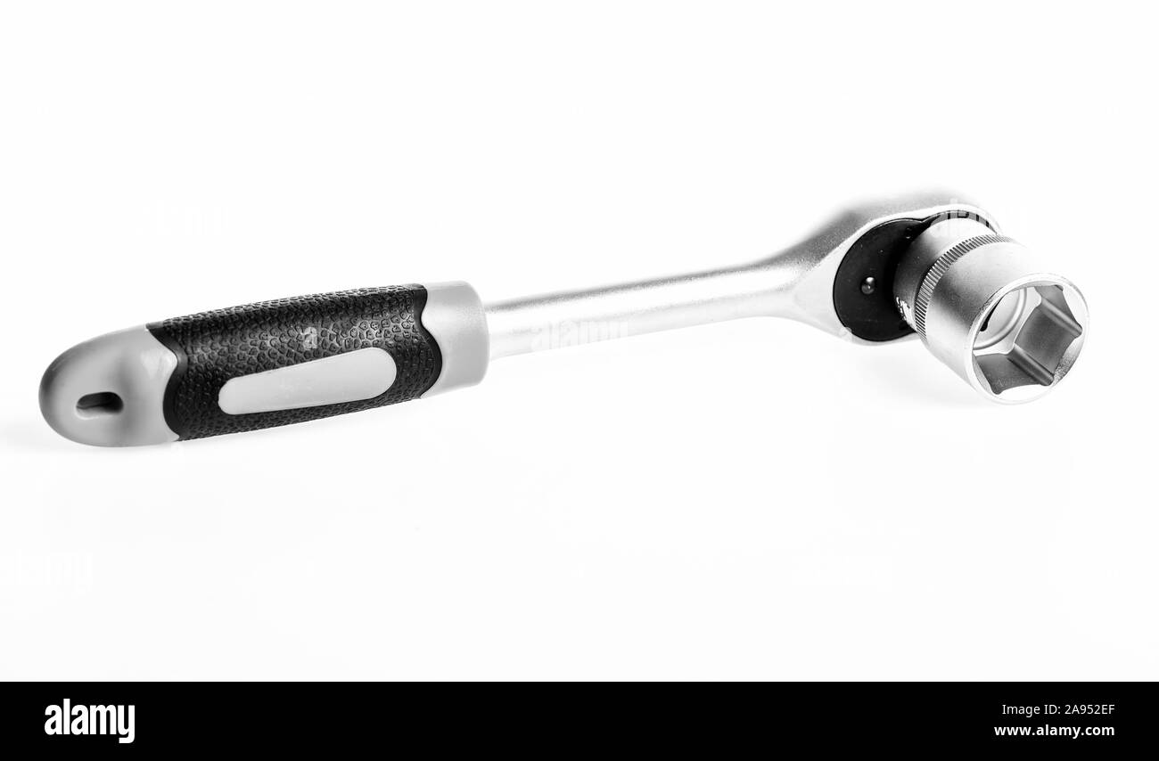 Knopf für Steckschlüssel Mutter Ratsche in der Nähe von weißen Hintergrund. Umschaltknarre. Ratschenwerkzeug. Stahl verchromt poliert sehr robust für lange Zeit verwenden. Nützliche Tools Konzept. Auto Repair Shops. Stockfoto