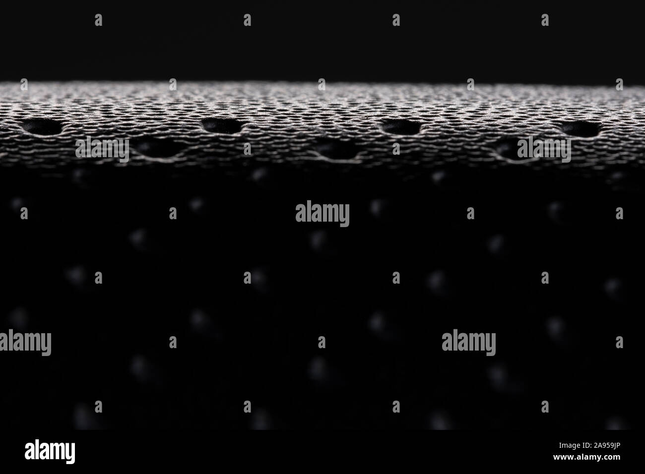 Makro Bild der Textur eines schwarzen Fahrrad vor einem schwarzen Hintergrund Stockfoto