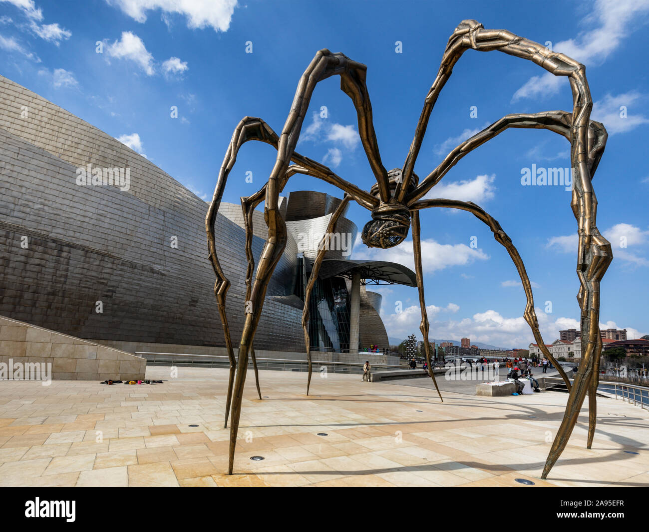 Maman spider Skulptur der Künstlerin Louise Bourgeois außerhalb des Guggenheim Museum, Nervión Flusses, Bilbao, Baskenland, Spanien Stockfoto
