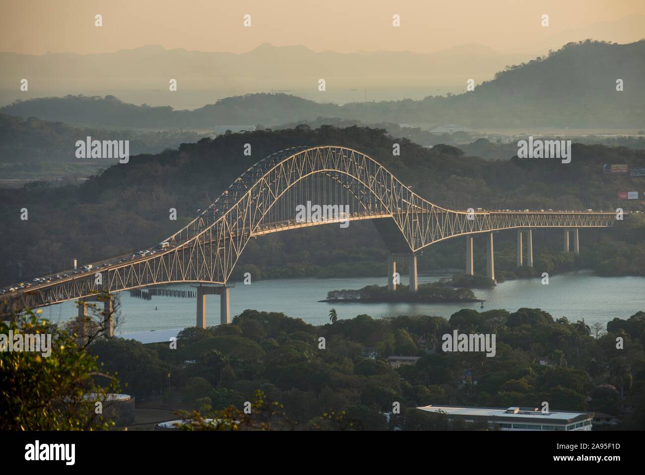 Puente de las Americas, Brücke von Nord-, Mittel- und Südamerika, bogenförmige Brücke über den Panamakanal, Panama City, Panama Stockfoto