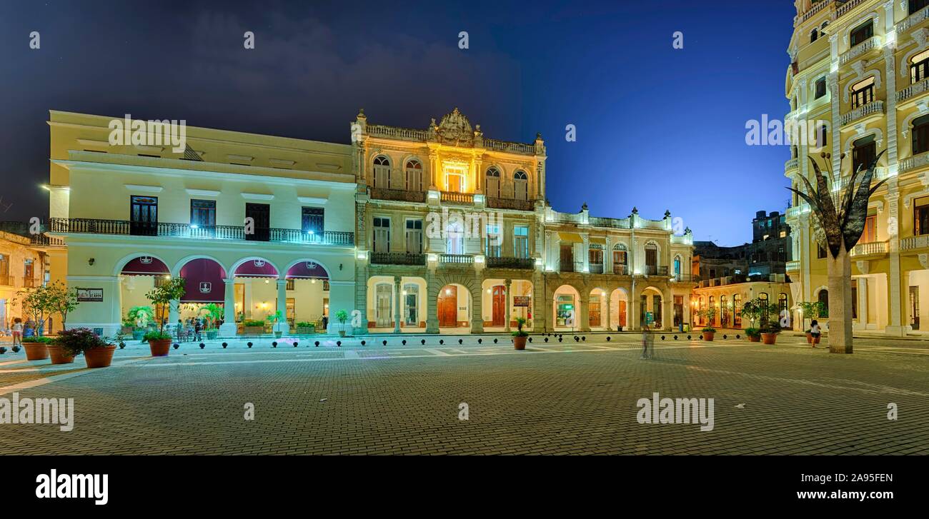 Koloniale Gebäude an der Plaza Vieja, Havanna, Kuba Stockfoto