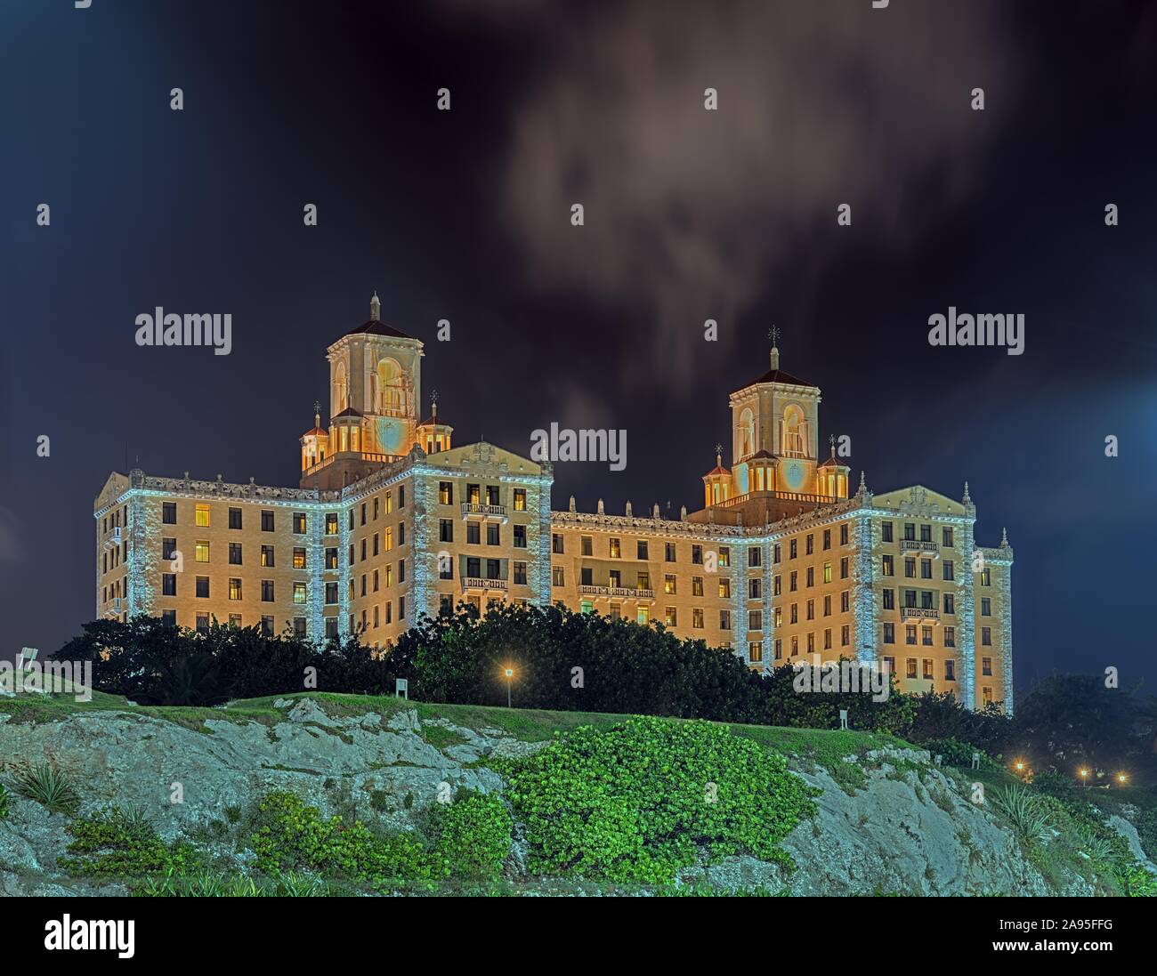 Hotel National de Kuba in der Nacht, Havanna, Kuba Stockfoto