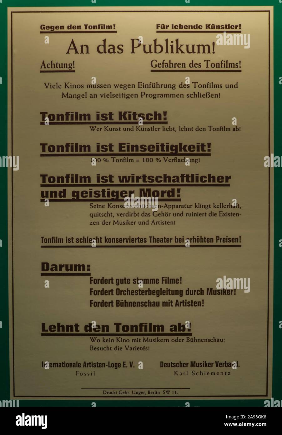 Protest Plakat gegen den ersten Tonfilm, Museum Industriekultur, Nürnberg, Mittelfranken, Bayern, Deutschland Stockfoto