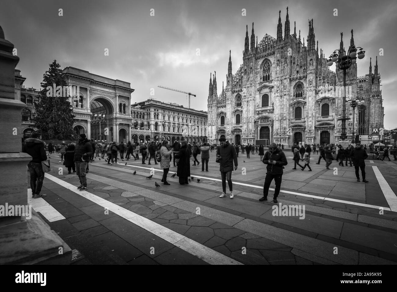 Piazza Duomo Mailand Italien - Schwarz und Weiß imege Stockfoto