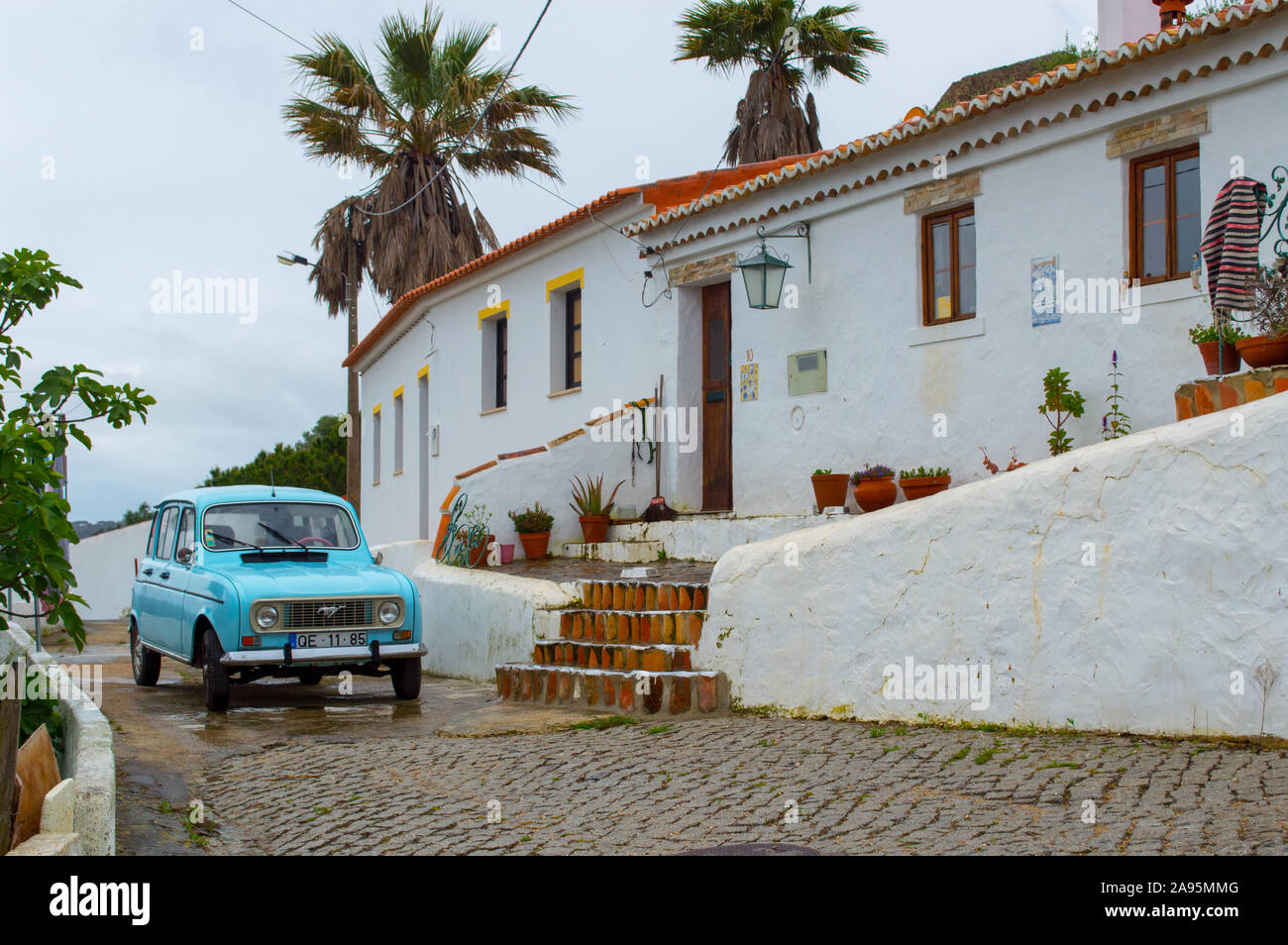 Dorfstraße in ALjezur, in Südwesten von Portugal Stockfoto