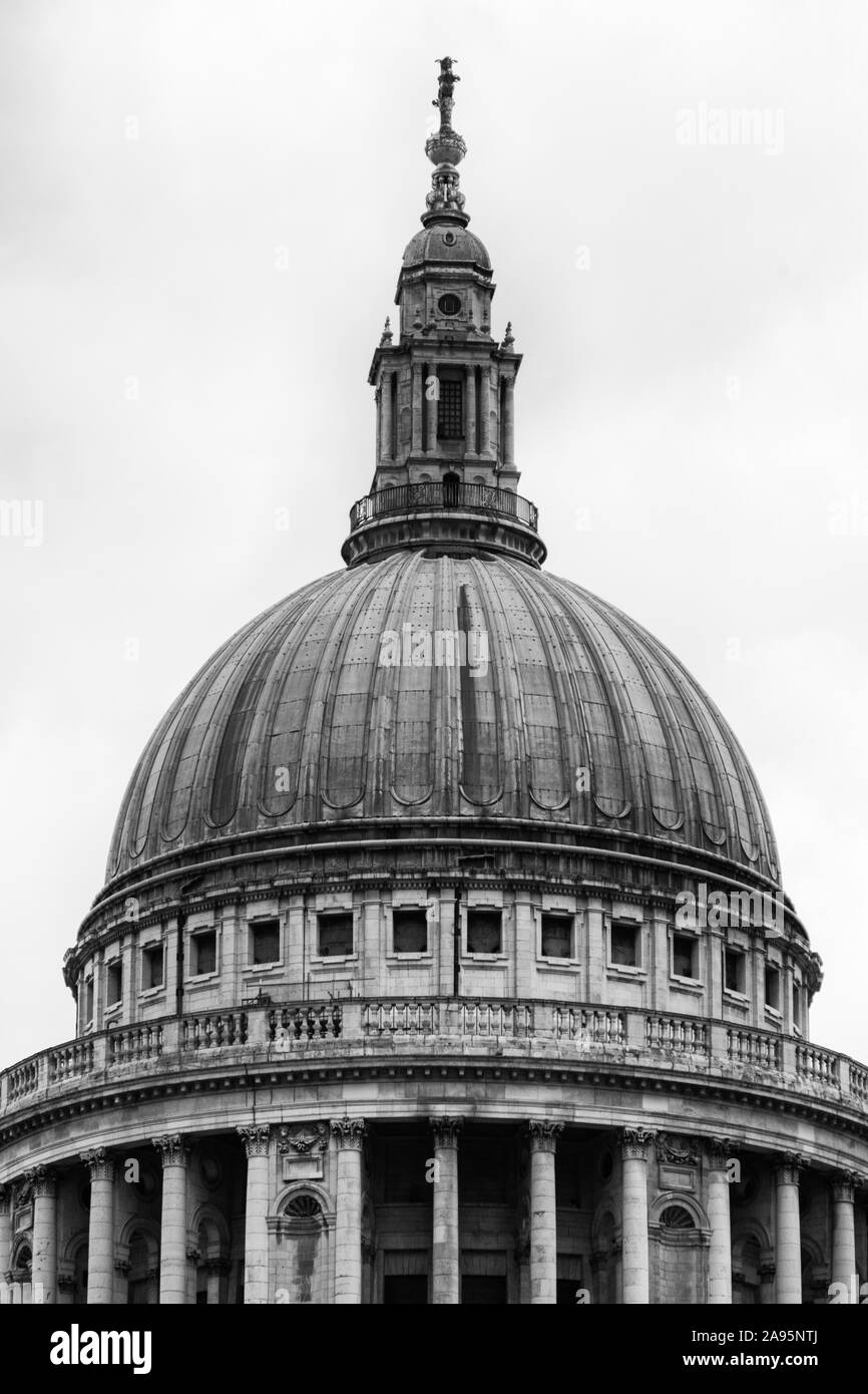 Die Kuppel der St Pauls Cathedral in London Stockfoto