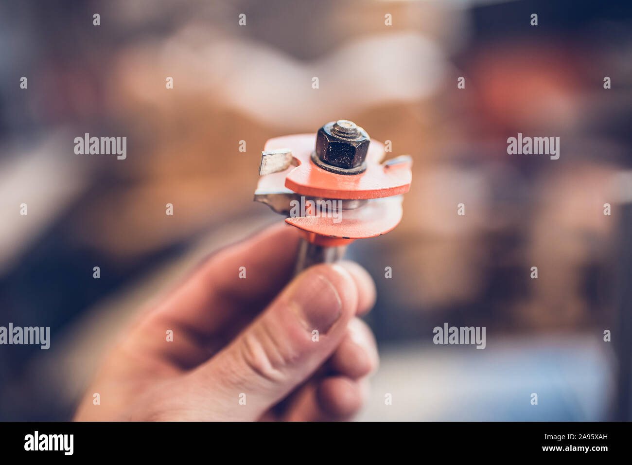 Schreinerei - eine große Auswahl an verschiedenen Düsen für die Maschine Stockfoto