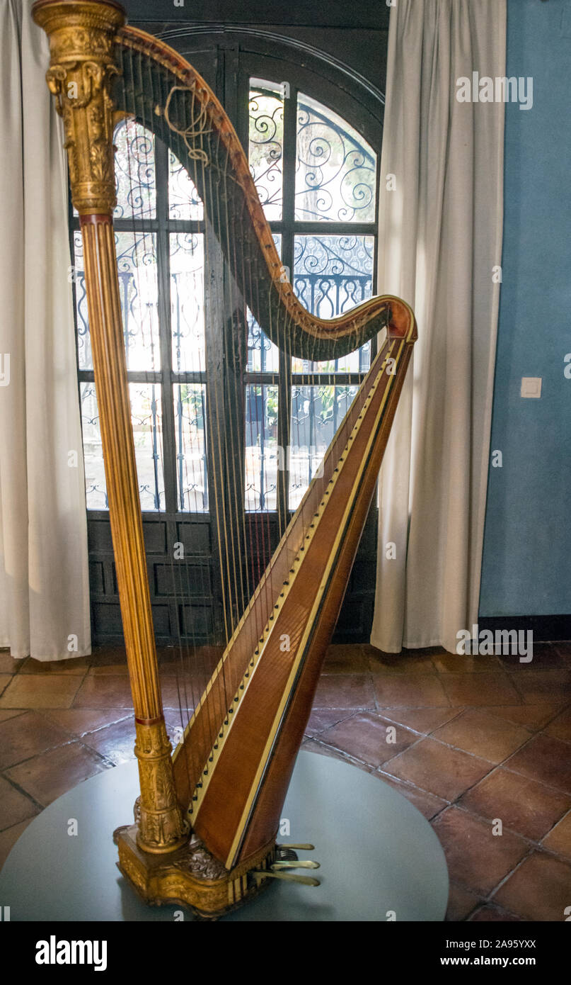 Harfe in einem Haus. Stockfoto
