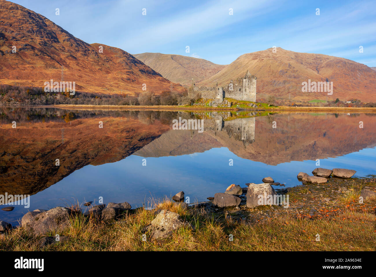 Friedliche Reflektionen von kilchurn Castle, Loch Awe, Argyll Stockfoto