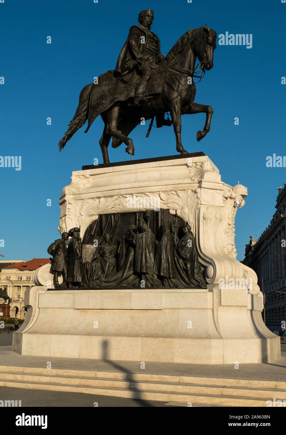 Statue von Professor Andrássy Gyula (1823/1890, neben dem Parlamentsgebäude. Ein ungarischer Staatsmann und ehemaliger Ministerpräsident von Ungarn. Stockfoto