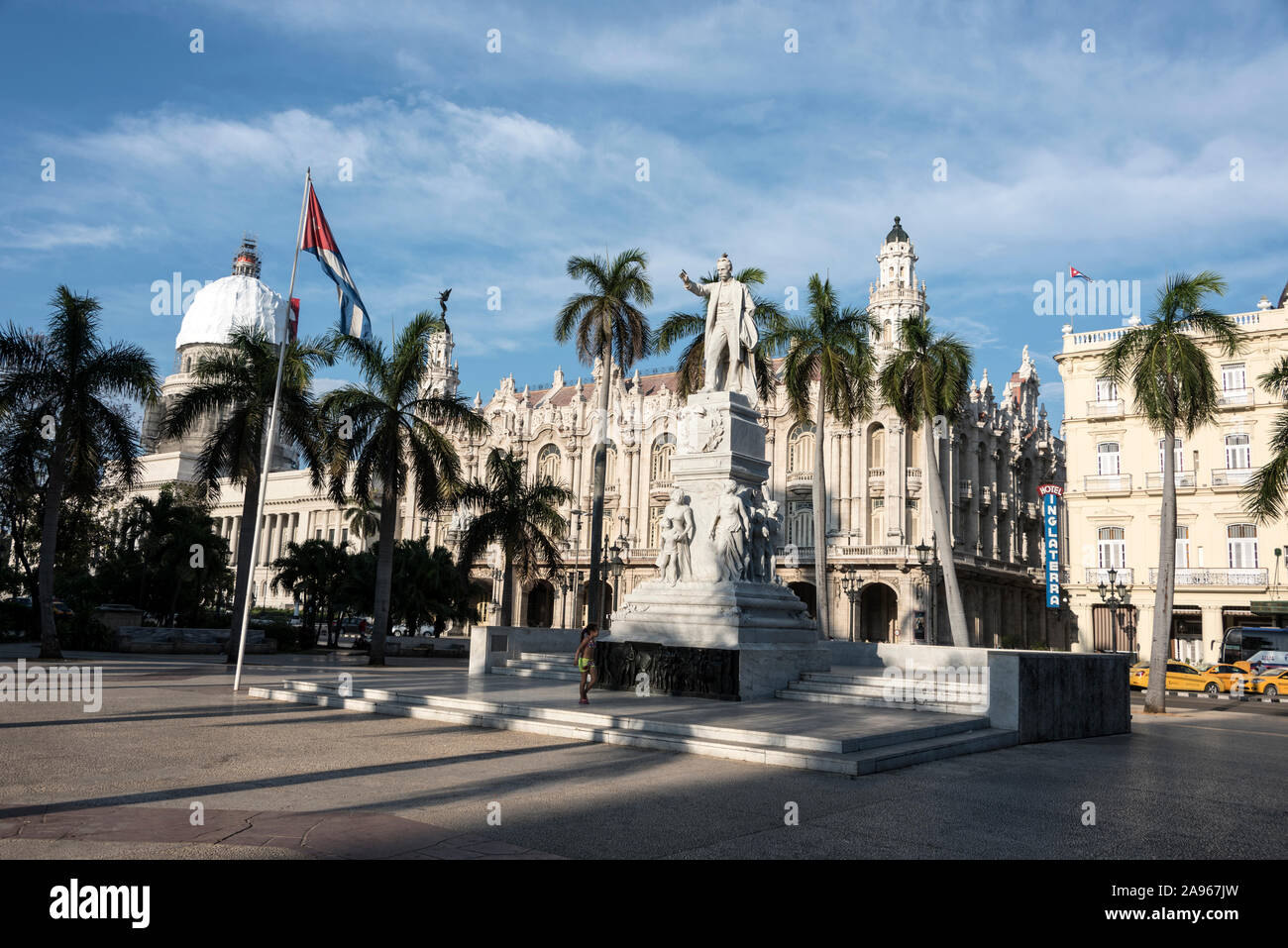 Eine Statue von José Julián Martí Pérez, Kubas Nationalheld (1853–1895) im Parque Central im Zentrum von Havanna in Kuba. Er war Nationalist, Dichter Stockfoto