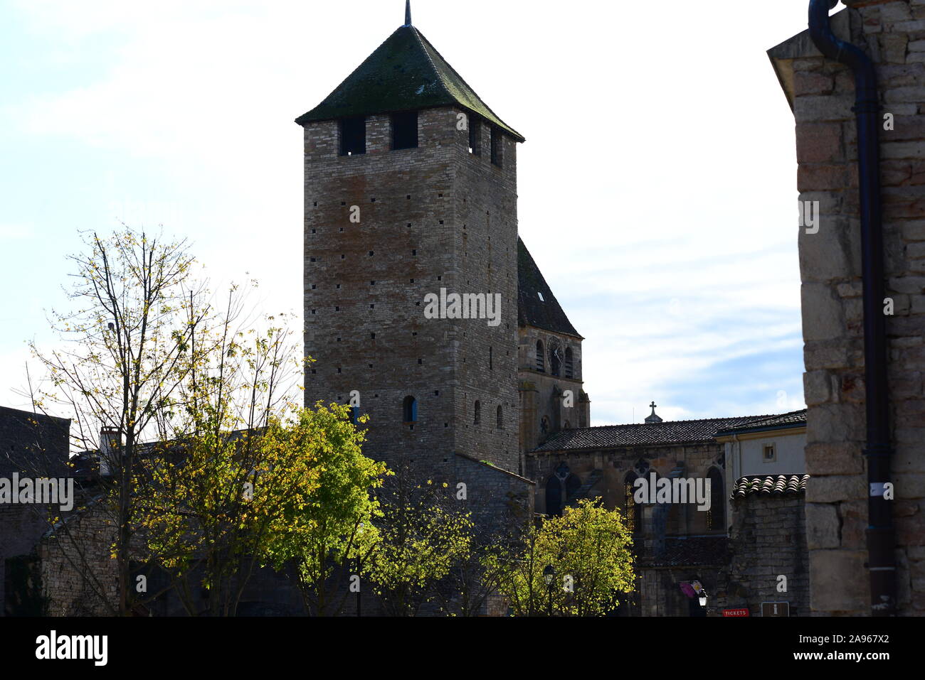 Herbst im historischen Französischen Stadt Cluny und seine Abtei Stockfoto