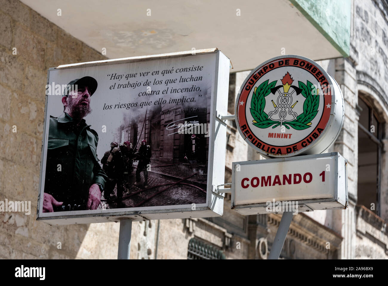 Cuerpo de Bomberos Republica de Cuba (Feuerwehrrepublik Kuba) ist eine der wichtigsten Feuerwehrstationen in Havanna, Kuba. Die meisten Feuerlöschgeräte A Stockfoto