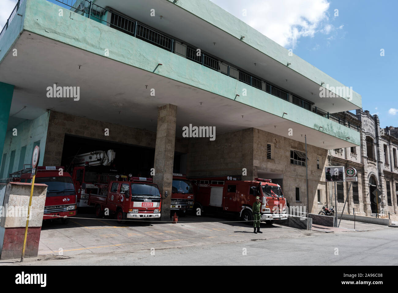 Cuerpo de Bomberos Republica de Cuba (Feuerwehrrepublik Kuba) ist eine der wichtigsten Feuerwehrstationen in Havanna, Kuba. Die meisten Feuerwehrgeräte A Stockfoto