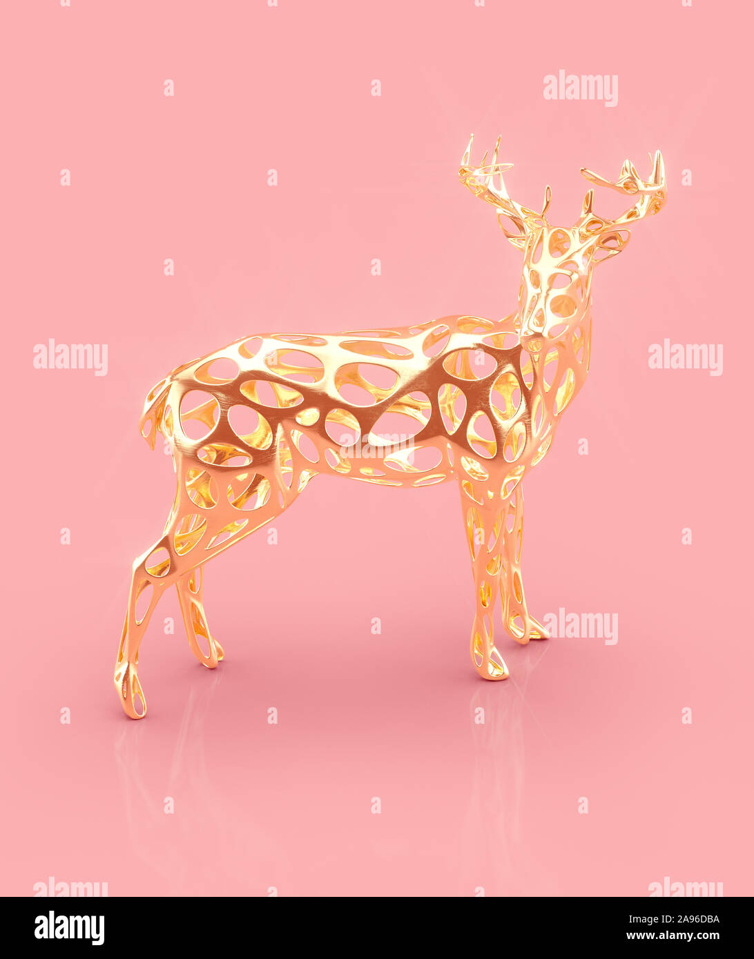 Goldene Weihnachten Rentier figurine isoliert auf Rose Gold Hintergrund. Weihnachtsdekoration. 3D-Rendering. Stockfoto