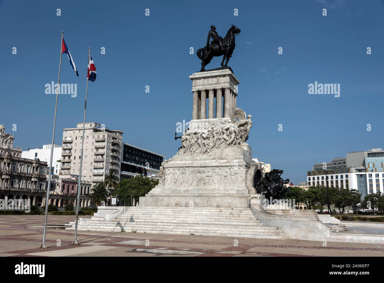 Reiterdenkmal des Allgemeinen Maximo Gomez, Held des 10-jährigen Krieges (1868 - 1878) gegen Spanien für kubanische Unabhängigkeit. Das Denkmal befindet sich auf einem massiven Stockfoto