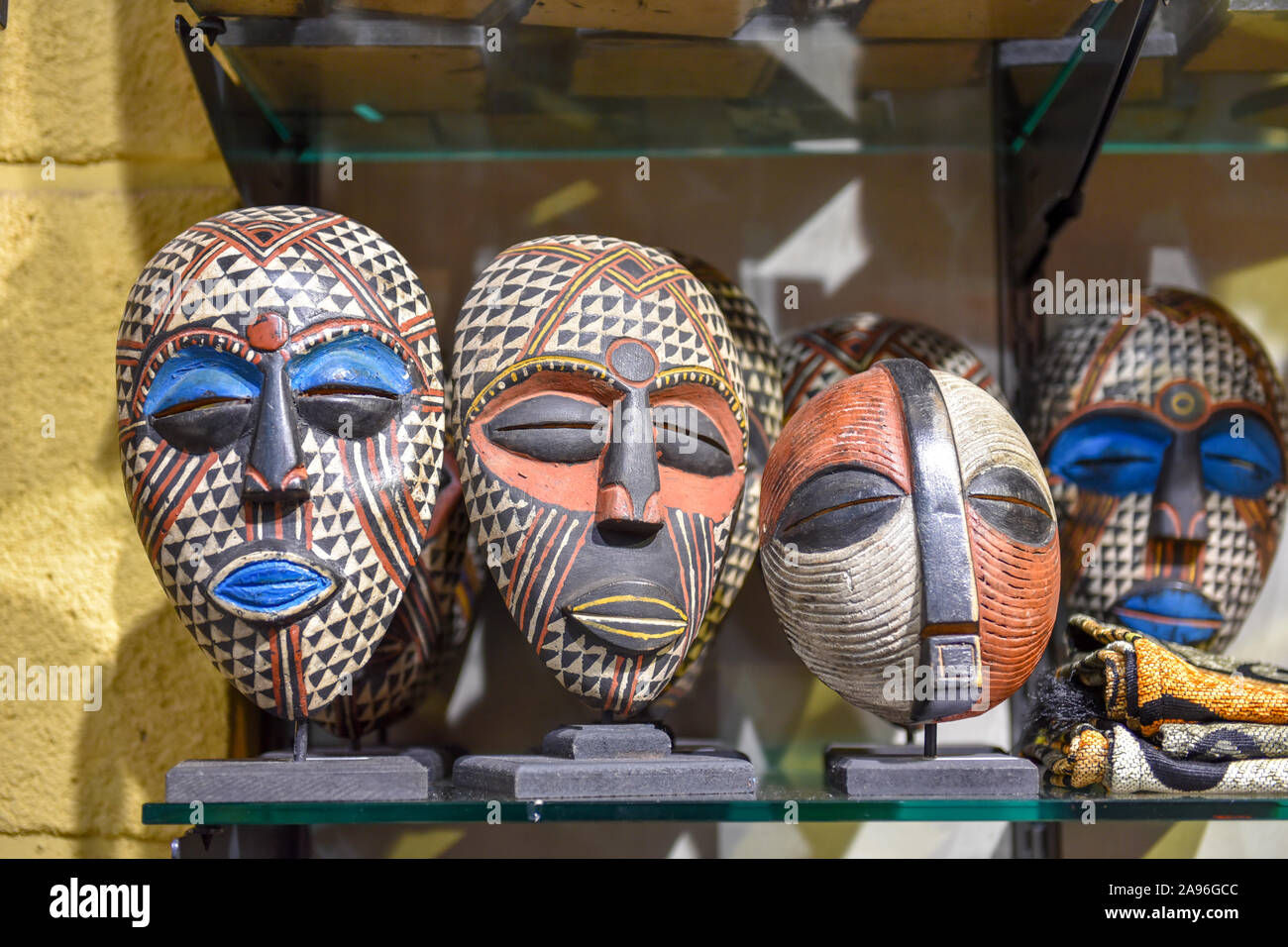 Afrikanische Holzmasken, die die Kultur Afrika Stockfoto