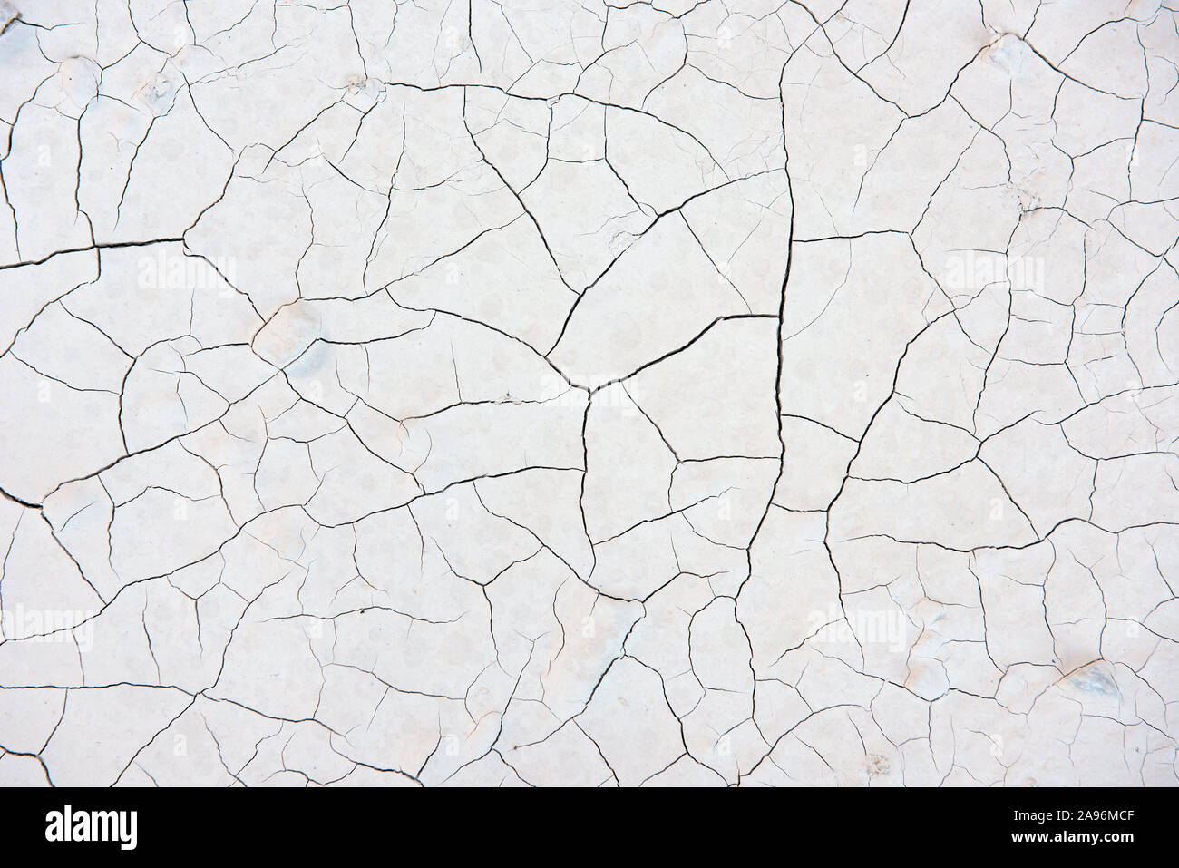 Hintergrund Textur von gerissenen verdichteten Marmor Pulver mit einer abstrakten Maßwerk Muster der Risse in einer Carrara in Italien Stockfoto