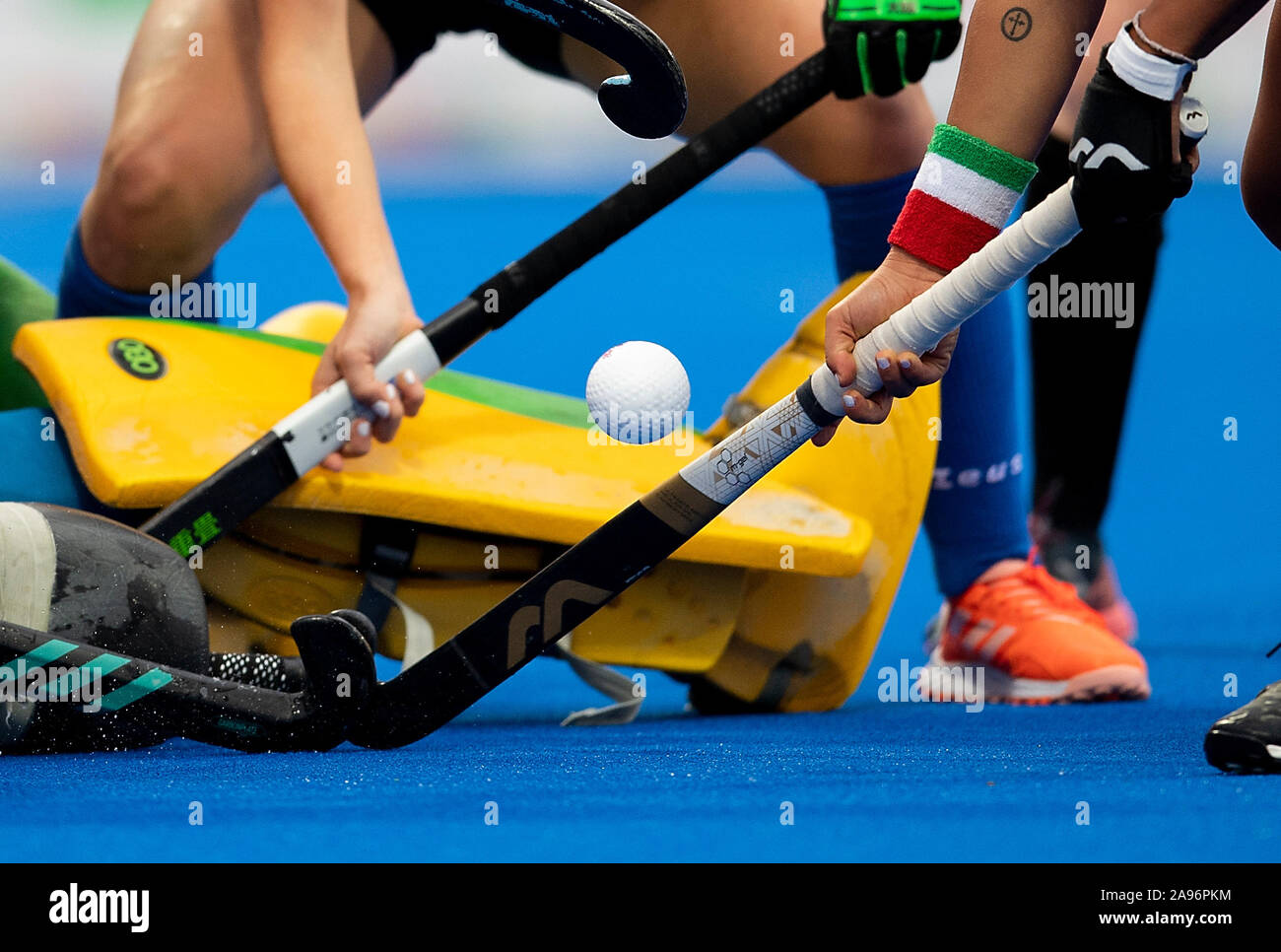 Funktion, Aktion, Schlaeger mit Kugel, Spiel, Hockeyschlaeger, Deutschland (GER) - Italien (ITA) 7:0, am 11/03/2019 Hockey Olympia Qualifikation der Frauen vom 02.11. - 3.11.2019 in Borussia Mönchengladbach/Deutschland. € | Nutzung weltweit Stockfoto