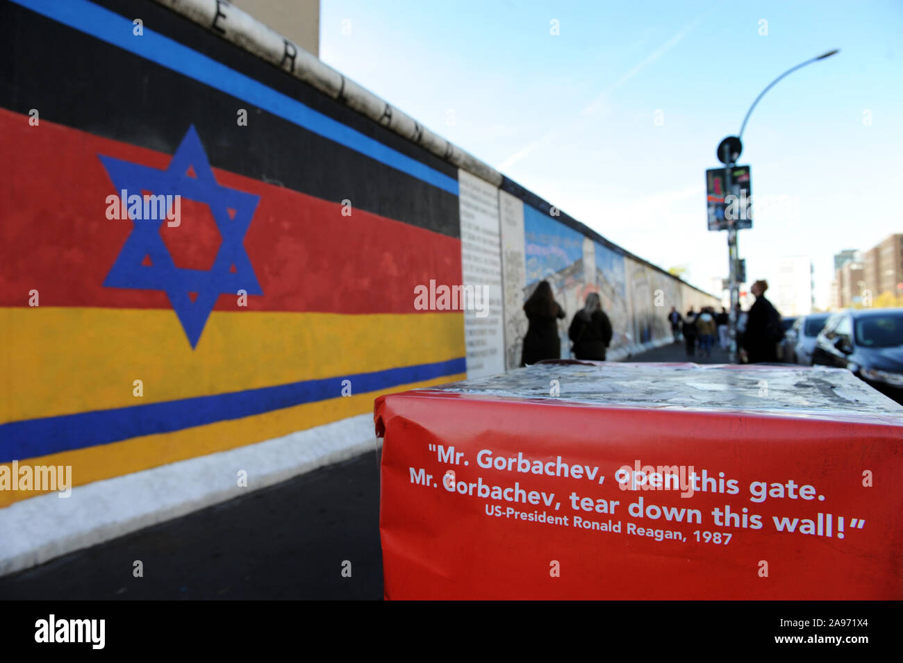 Ein wandbild an der East Side Gallery, Berlin, Deutschland. Stockfoto