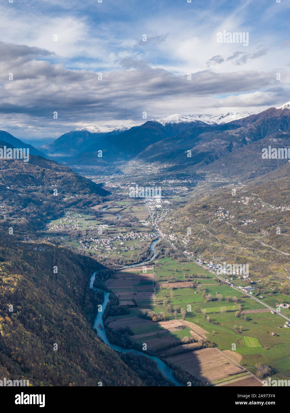 Valtellina, Panoramaaussicht. Luftbild Stockfoto