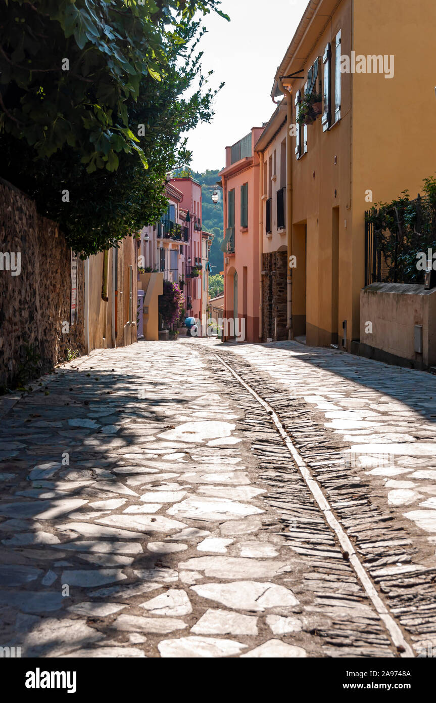 Ruhigen Straße in Collioure, Rue de Soleil Stockfoto