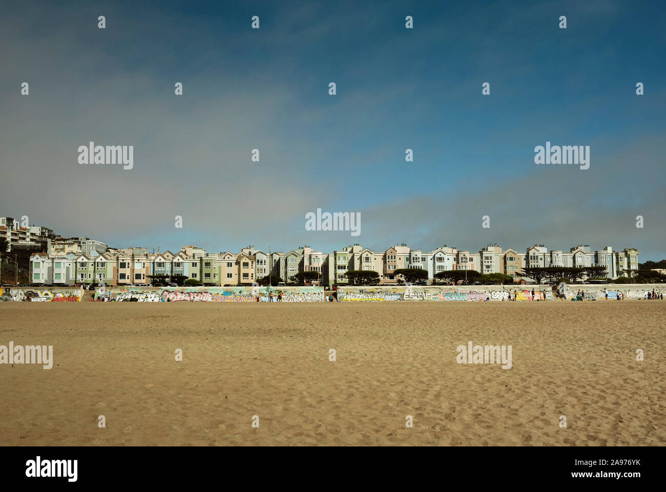 Eine Ausdehnung der Wohnhäuser mit Blick auf den Ocean Beach, San Francisco, Kalifornien, USA. Sep 2019 Stockfoto