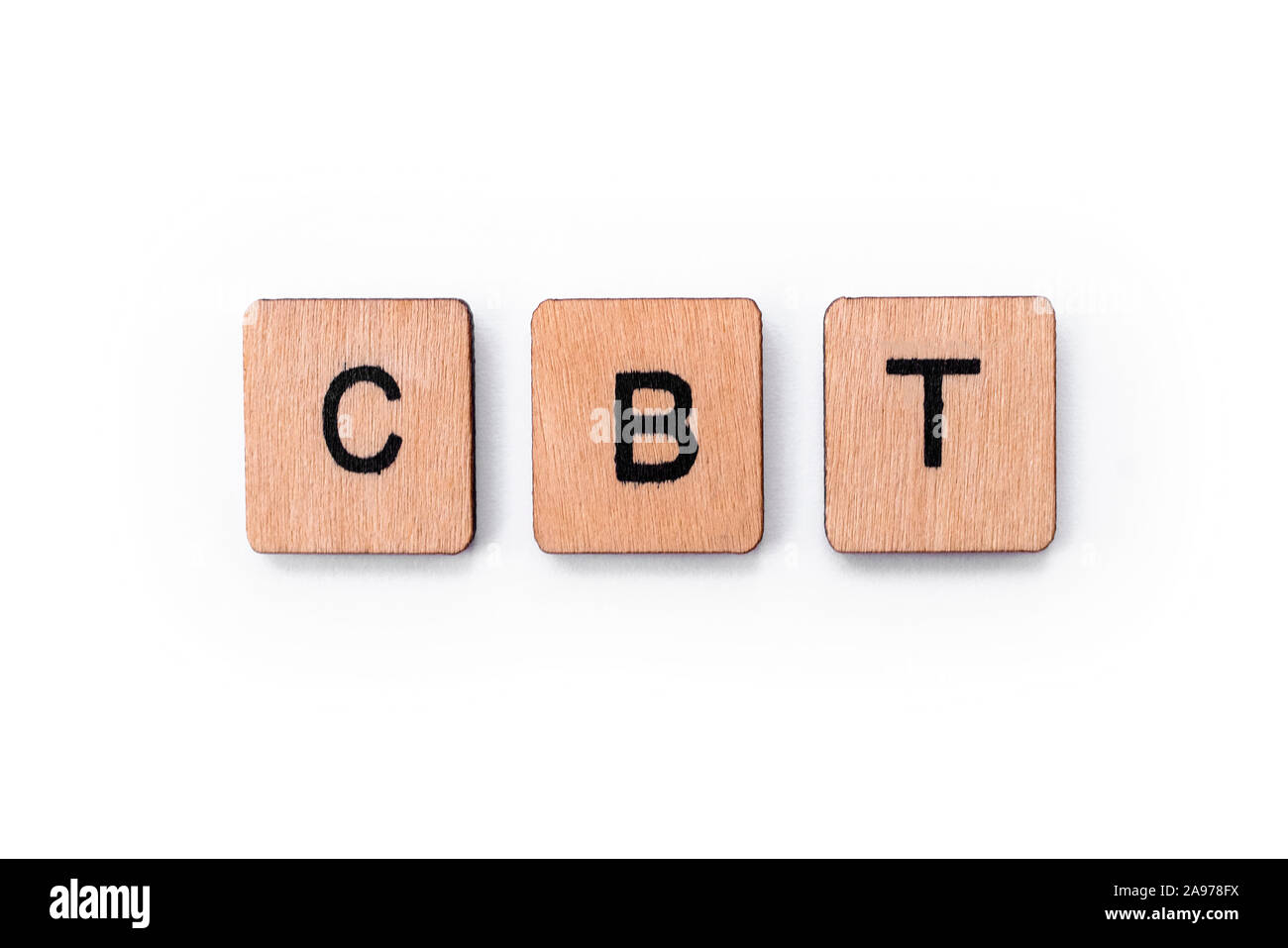Die Abkürzung CBT-stehend für Kognitive Verhaltenstherapie, Dinkel mit buchstabensteine über einem weißen Hintergrund. CBT ist eine psycho-soziale Intervention Stockfoto