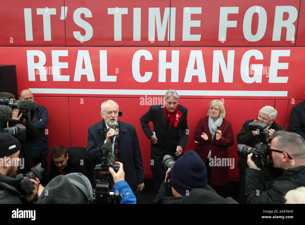 Labour-führer Jeremy Corbyn spricht bei einem Besuch in Birkenshaw Sport Scheune in Larkhall, South Lanarkshire, während allgemeine Wahlkampf. Stockfoto