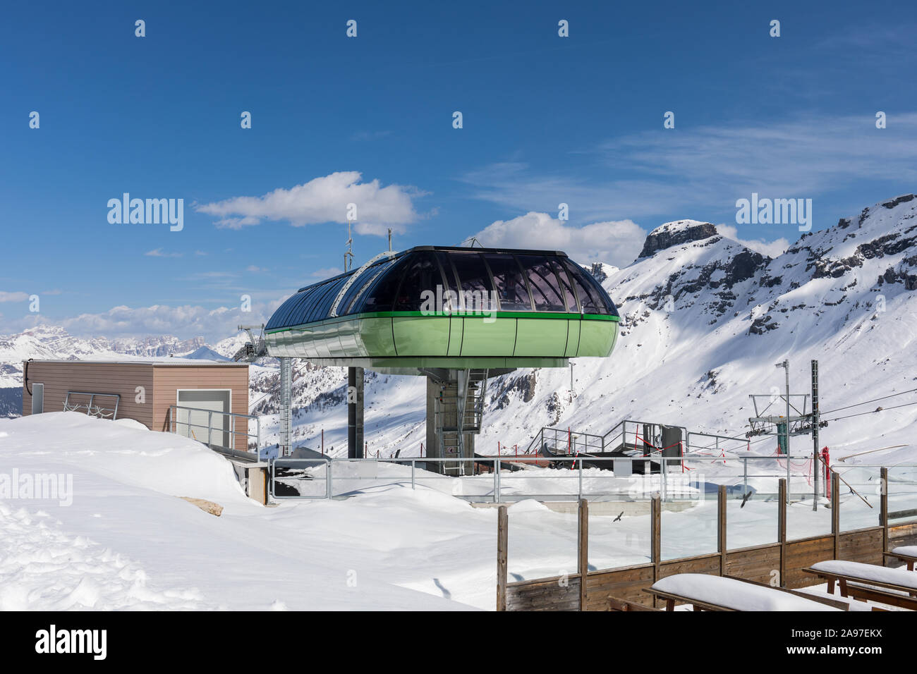 Obere ski lift Station im Winter, Passo Pordoi Ski Resort, Dolomiten, Italien Stockfoto