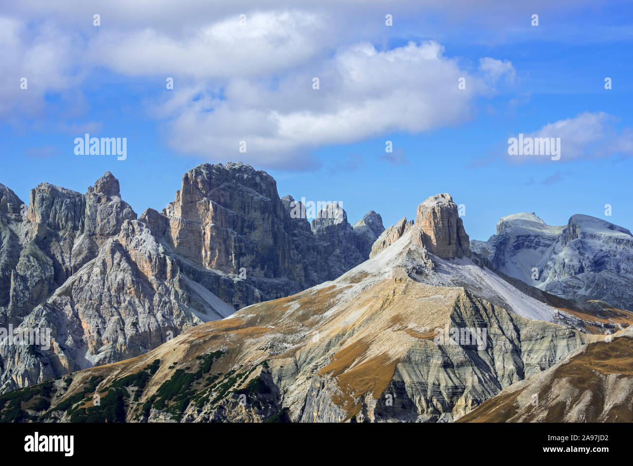 Die berggipfel Croda dei Rondoi und Torre dei Scarperi/Schwabenalpenkopf in den Sextner Dolomiten/Sextner Dolomiten, Südtirol, Italien Stockfoto