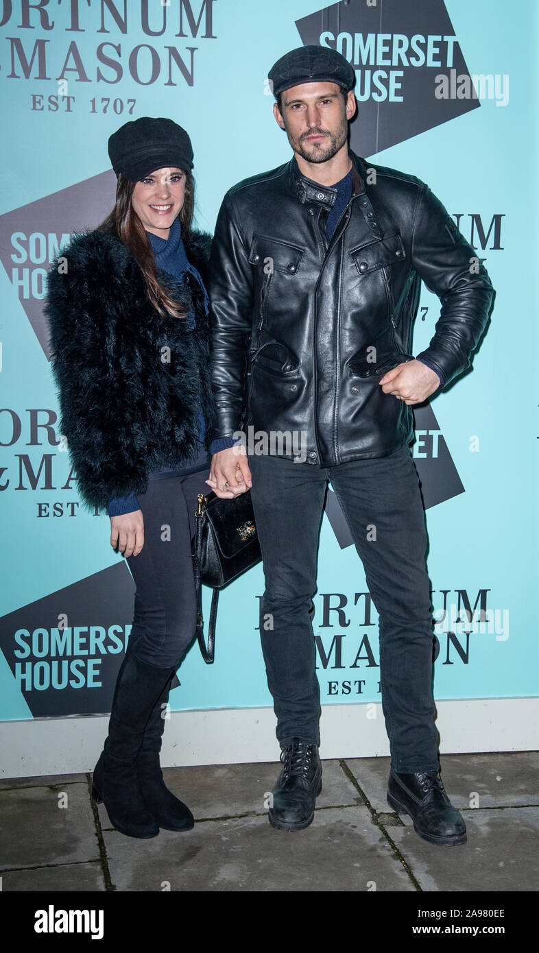 LONDON, ENGLAND - 12.November: Jemima Webb und Sam Webb die Opening Party Skate im Somerset House teilnehmen am November 12,2019 in London, England Stockfoto