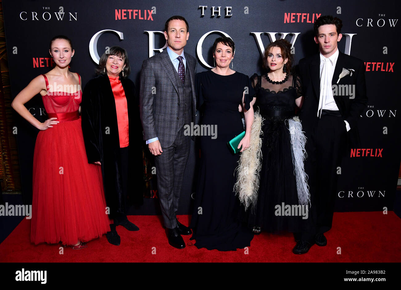 Erin Doherty, Marion Bailey, Tobias Menzies, Olivia Colman, Helena Bonham Carter und Josh O'Connor ankommen für die Krone Jahreszeit drei Premiere im Curzon Mayfair, London. Stockfoto