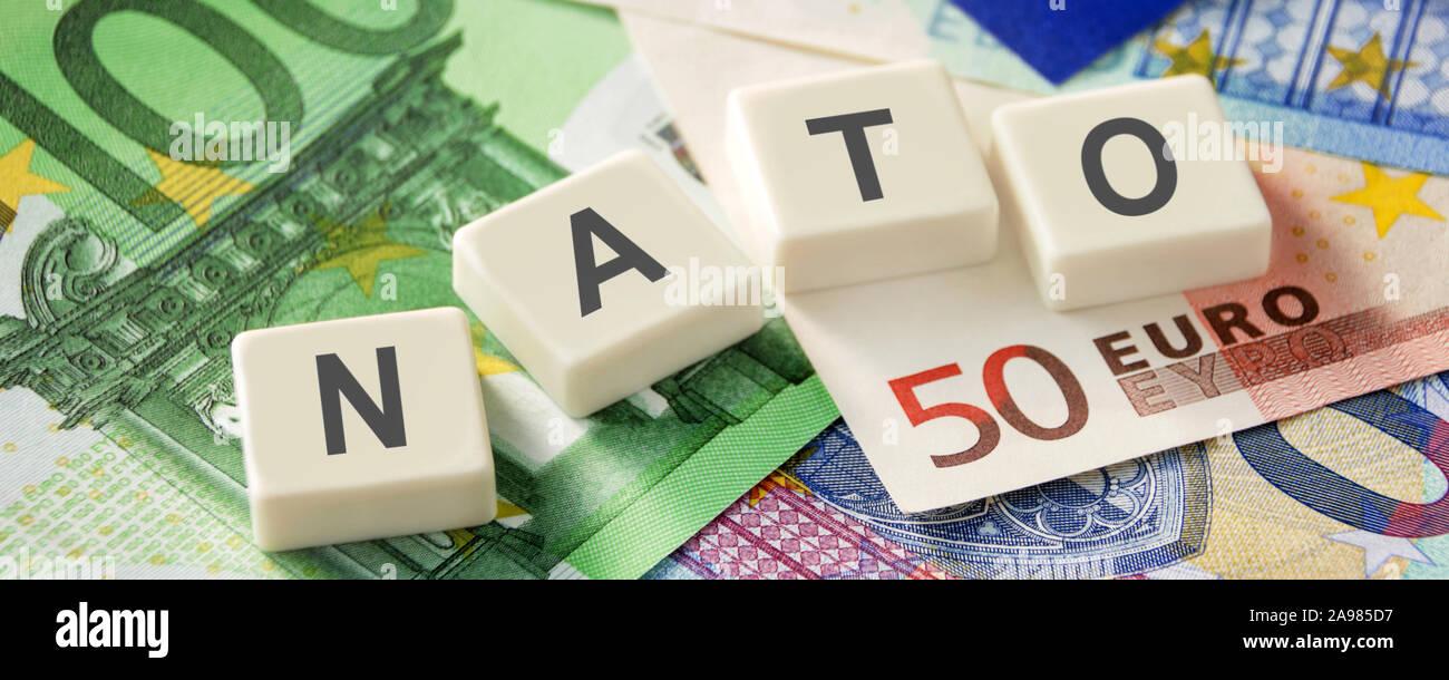 NATO-Euro und Flagge Stockfoto