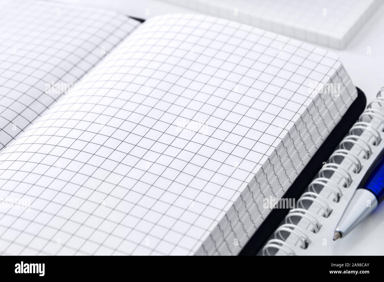 Buch und Stift Stockfoto