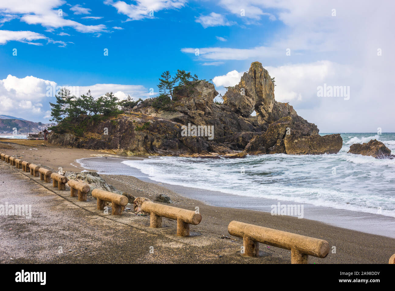 Wajima, Japan Küste bei Madoiwa Rock. Stockfoto