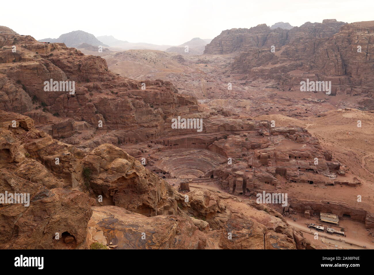 Theater, aus der Staatskasse Sicht Trail, Petra, Wadi Musa, Ma'an Governorate, Jordanien, Naher Osten gesehen Stockfoto
