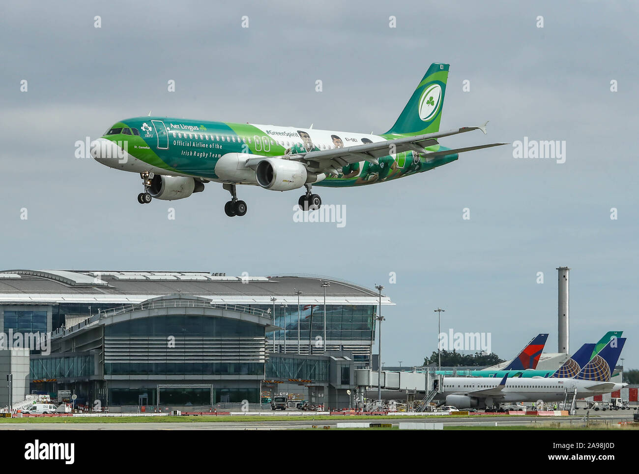 Landungen und Starts nehmen Stockfoto