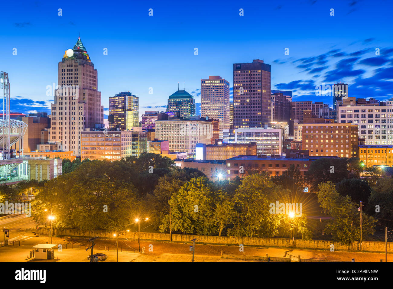 Cleveland, Ohio, USA Downtown Skyline der Stadt in Abend. Stockfoto