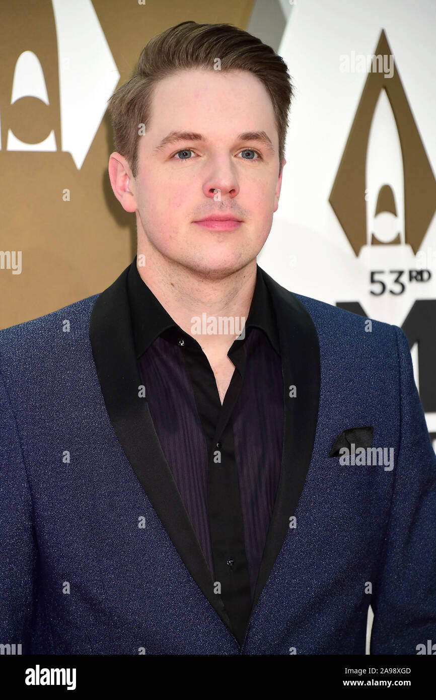 Nashville, Tennessee, USA. 13 Nov, 2019. Travis Denning. 53. jährlichen CMA Awards, die größte Nacht Country Musik, Music City Center statt. Foto: Laura Farr/AdMedia/MediaPunch Credit: MediaPunch Inc/Alamy leben Nachrichten Stockfoto