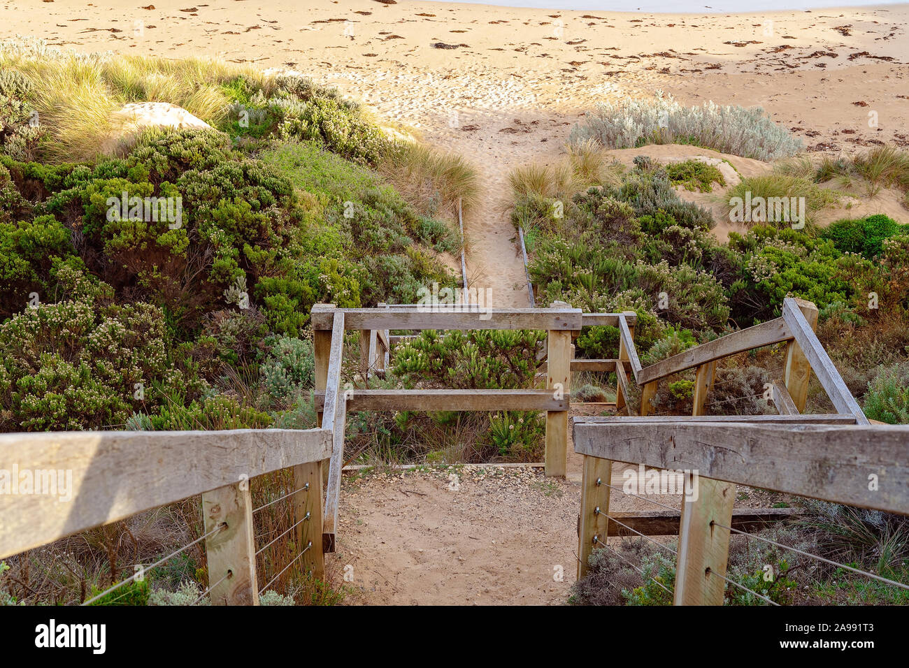 Schritte zum Strand der Bucht von Märtyrer auf der Great Ocean Road in Victoria, Australien - beliebte Ausflugsziel Stockfoto