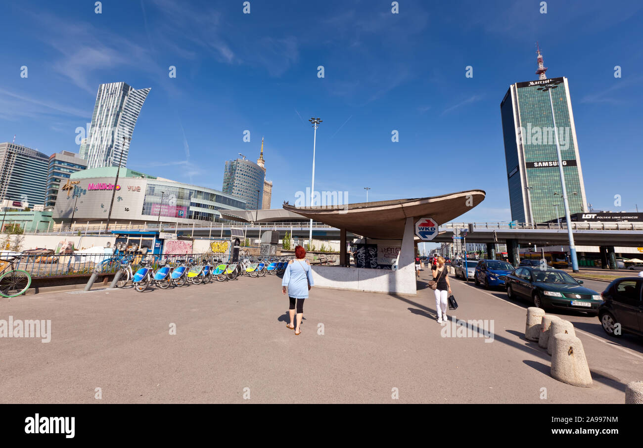 Fotos in der Hauptstadt von Polen Warschau auf einem hellen, sonnigen Tag im August getroffen Stockfoto