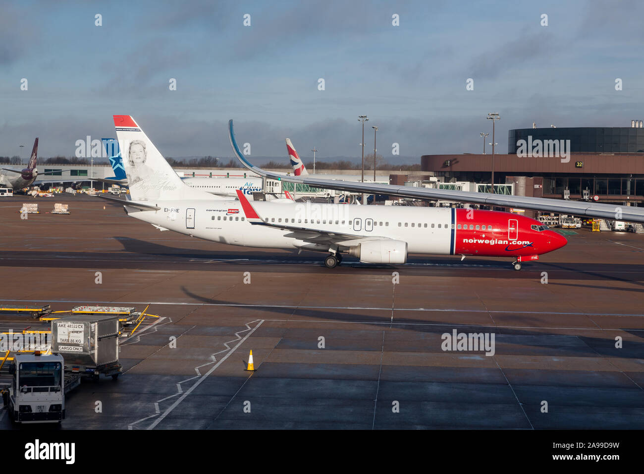 Eine Boeing 737800 von Norwegian Airlines mit einem Porträt von Sonja