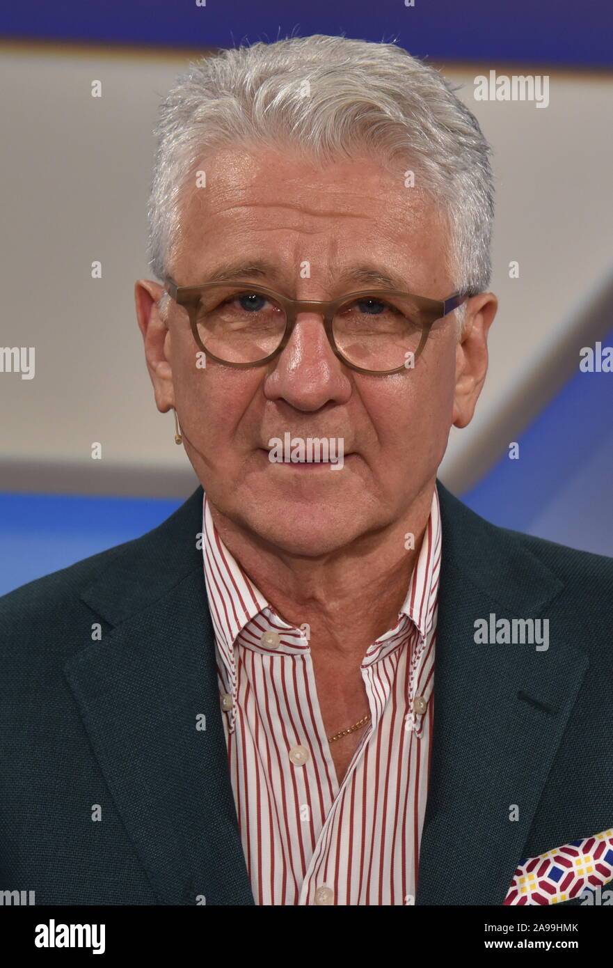 Köln, Deutschland. 13 Nov, 2019. Sportkommentator Marcel Reif Gast auf die ARD-Talkshow "maischberger. Der Woche 'Credit: Horst Galuschka/dpa/Horst Galuschka dpa/Alamy leben Nachrichten Stockfoto