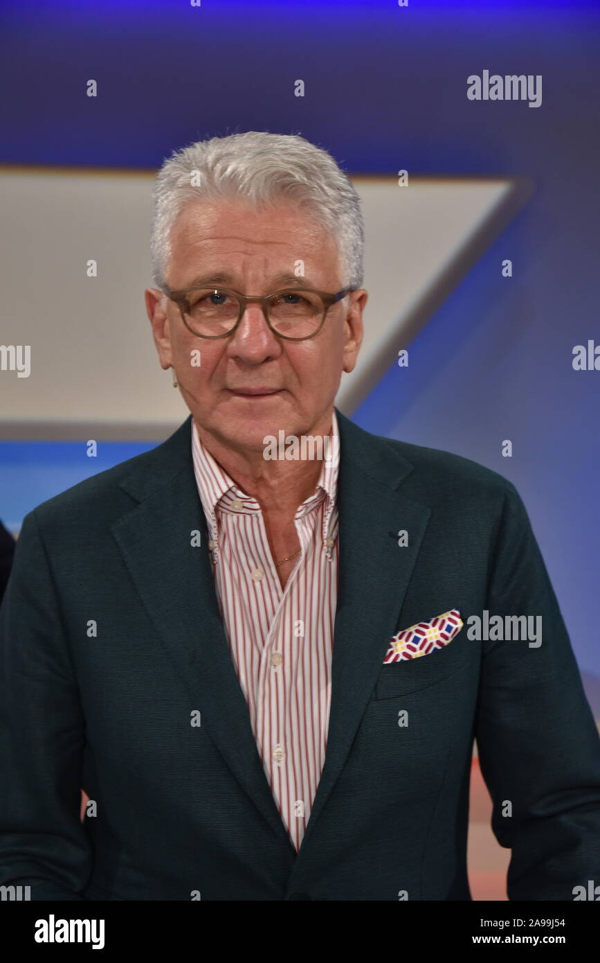 Köln, Deutschland. 13 Nov, 2019. Sportkommentator Marcel Reif Gast auf die ARD-Talkshow "maischberger. Der Woche 'Credit: Horst Galuschka/dpa/Horst Galuschka dpa/Alamy leben Nachrichten Stockfoto